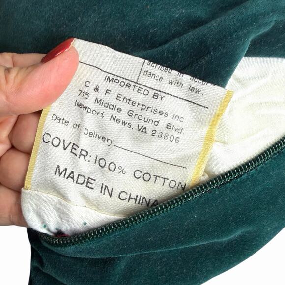 VTG SMALL NEEDLEPOINT EMBROIDERED PILLOW HOLIDAY CHRISTMAS FLORAL VELVET 9 X 9 - Picture 4 of 4